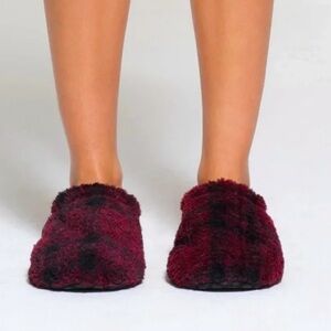 SKIMS Fleece Sleep Unisex Slippers, Color: Wine Plaid, Size: 38